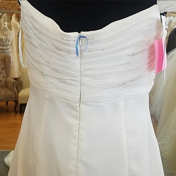 Sheath cap sleeve bridal gown - Picture 4 of 4